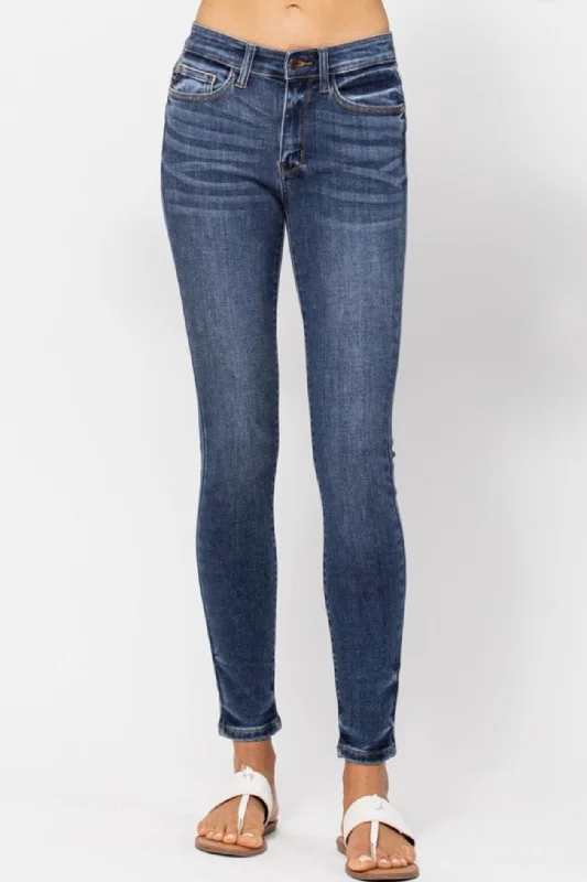 Judy Blue Mid Rise Classic Handsand Skinny Jeans