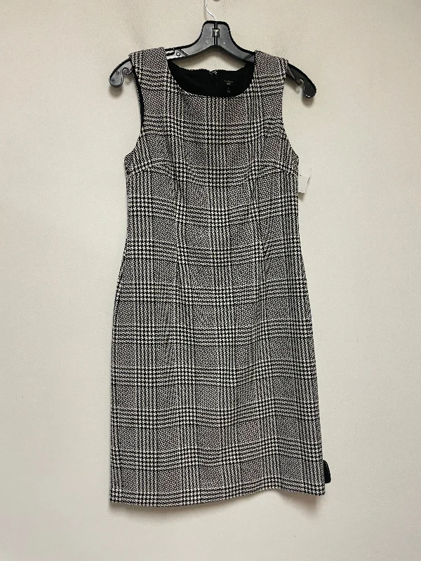 Dress Casual Short By Ann Taylor In Black & White, Size: S