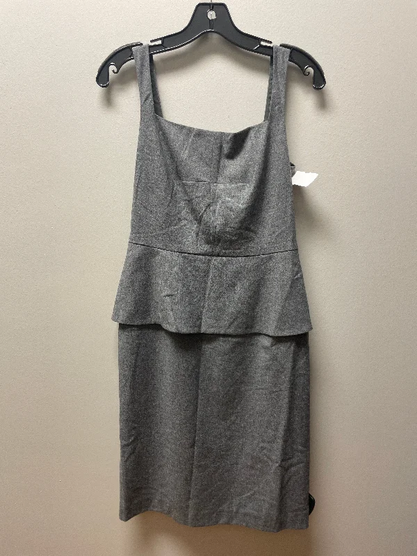 Dress Casual Short By Banana Republic In Grey, Size: Xs